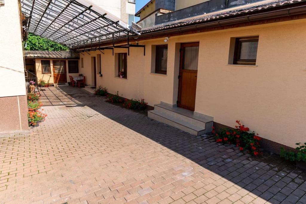 La Bebe 3 * Hunedoara